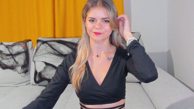 LunaKrismas's Streamate show and profile