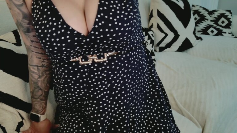 NaughtyMilfNextDoor's Streamate show and profile