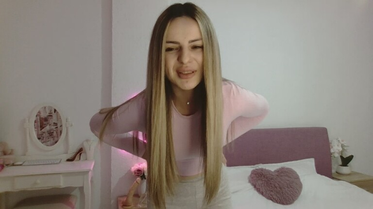 EMYILIA's Streamate show and profile