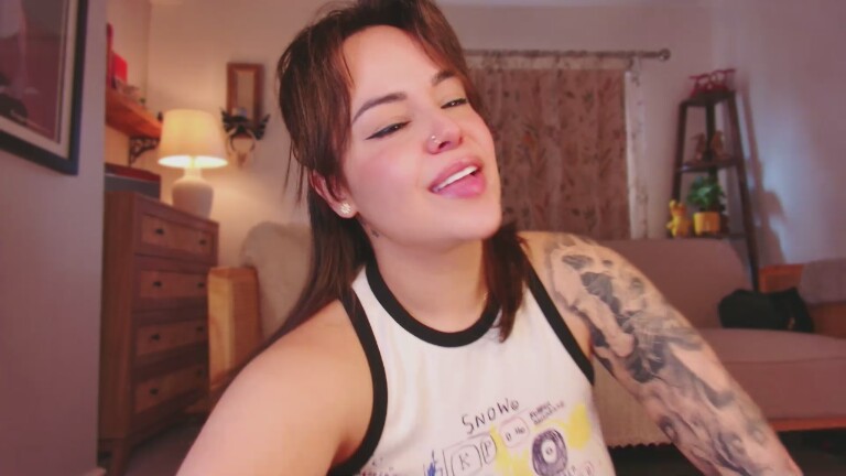 Aerin's Streamate show and profile